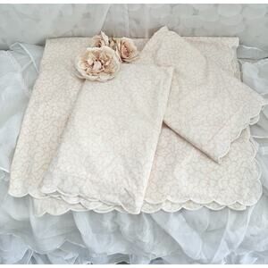 Yves Delorme QUEEN FLAT SHEET & 2 Shams Peach White Modern SCALLOPED EMBROIDERED